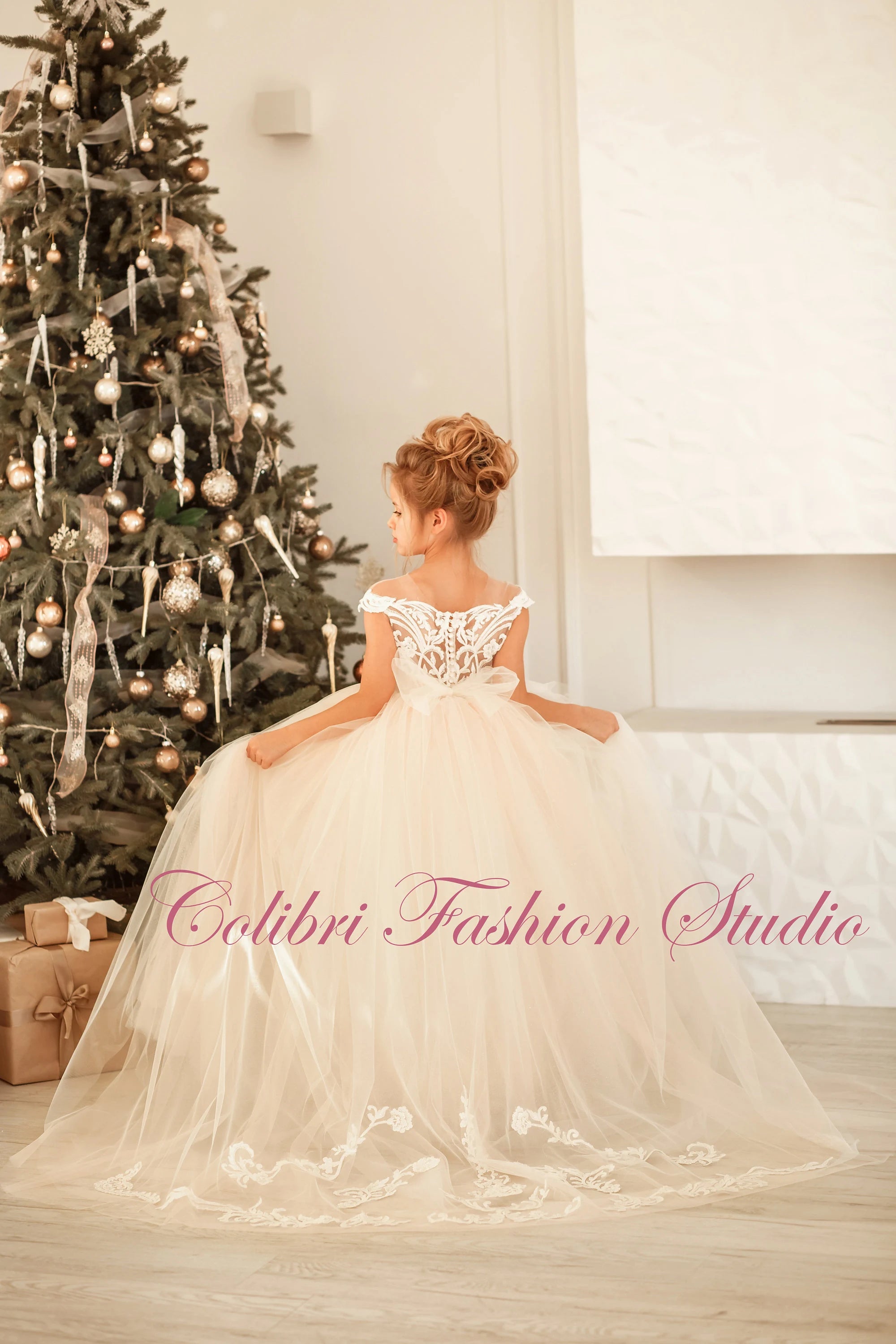Tulle flower girl dress Blush flower girl dress Lace girl dress Dress for photoshoot Communion dress Princess girl dress Ball gown