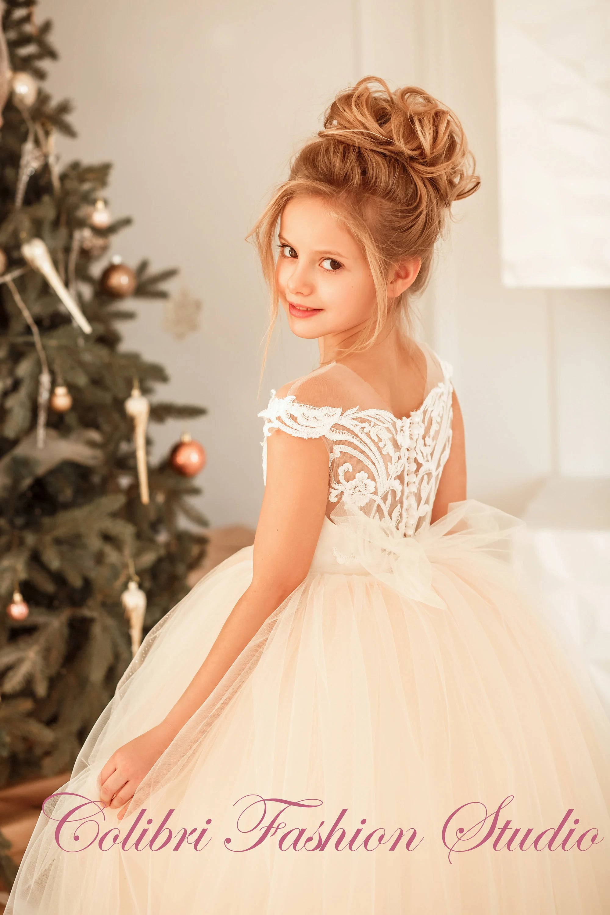 Tulle flower girl dress Blush flower girl dress Lace girl dress Dress for photoshoot Communion dress Princess girl dress Ball gown