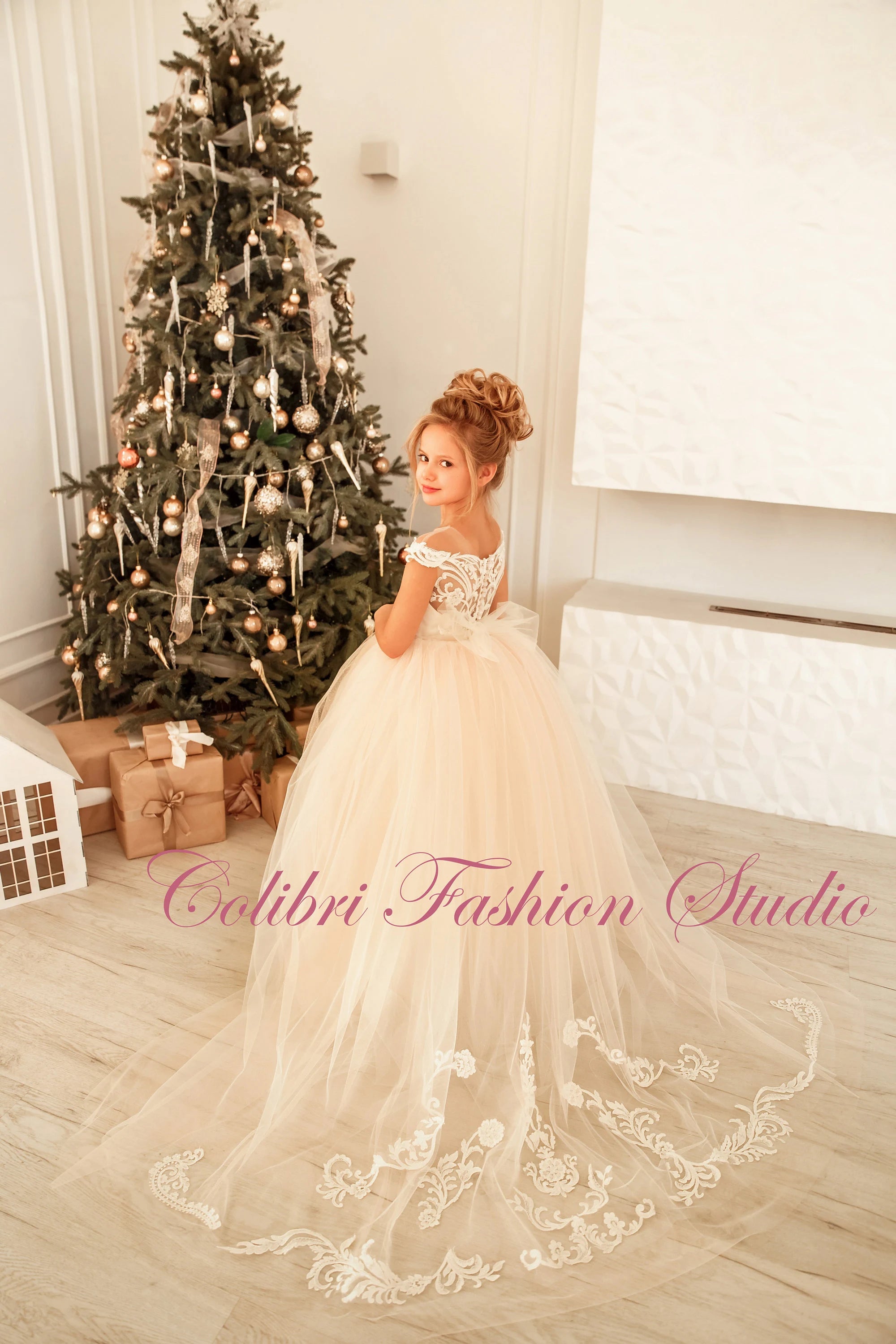 Tulle flower girl dress Blush flower girl dress Lace girl dress Dress for photoshoot Communion dress Princess girl dress Ball gown
