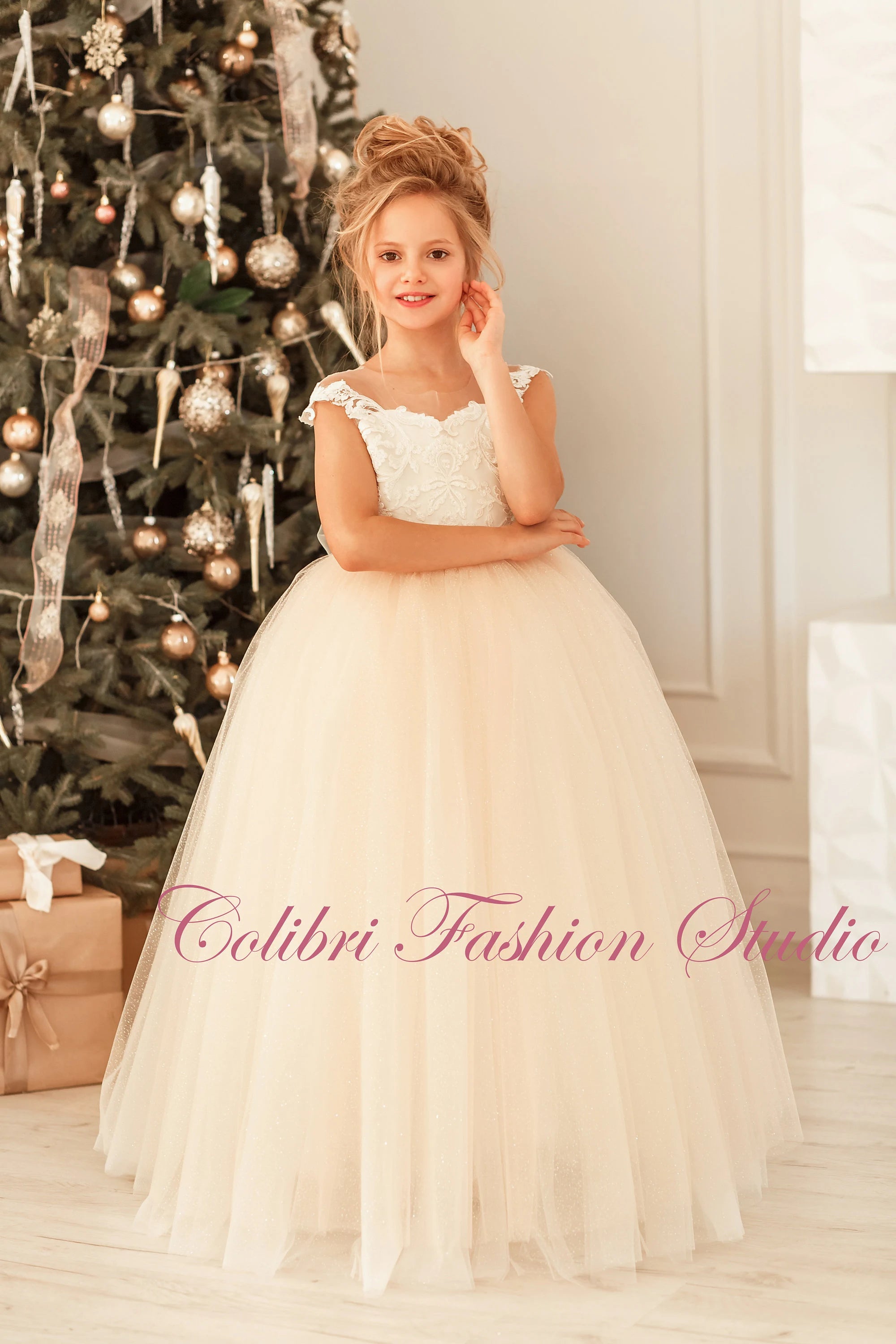 Tulle flower girl dress Blush flower girl dress Lace girl dress Dress for photoshoot Communion dress Princess girl dress Ball gown