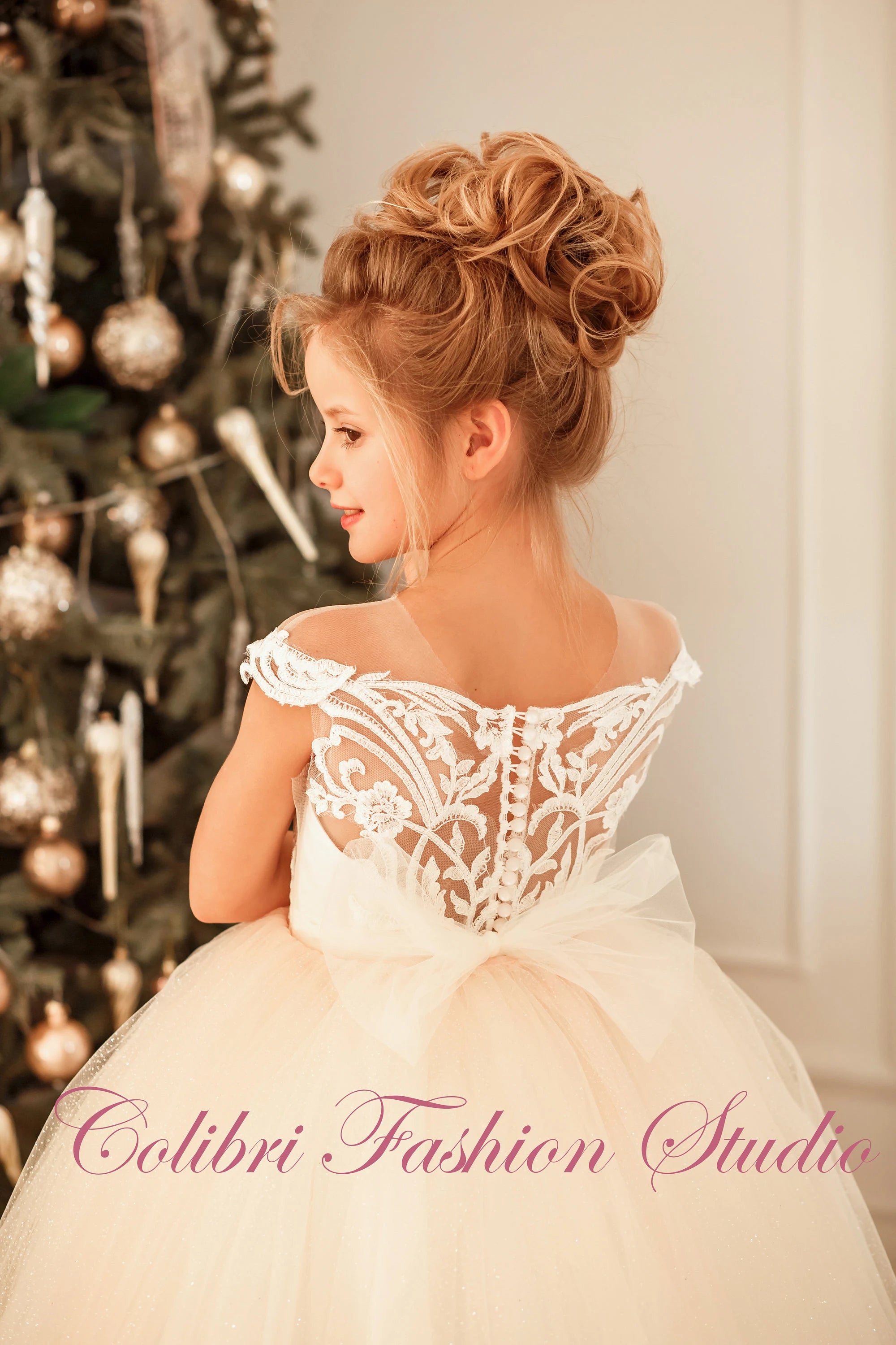 Tulle flower girl dress Blush flower girl dress Lace girl dress Dress for photoshoot Communion dress Princess girl dress Ball gown