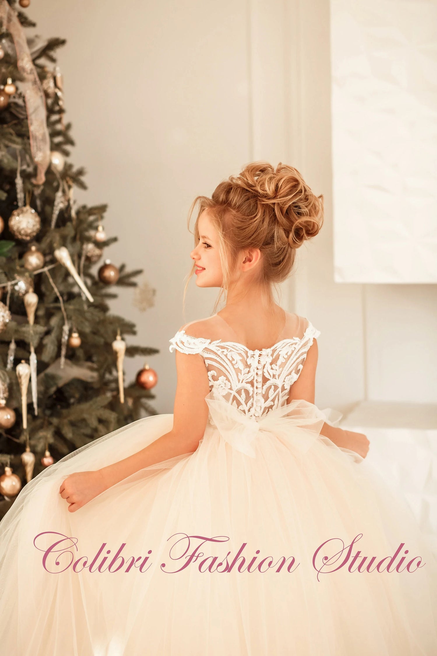 Tulle flower girl dress Blush flower girl dress Lace girl dress Dress for photoshoot  Communion dress Princess girl dress Ball gown