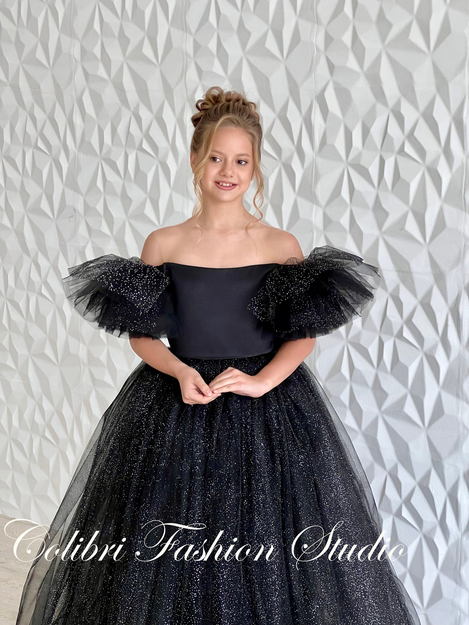 Tulle flower girl dress, Satin dress, Flower girl dress tutu, Party dress, Black flower dresses, Flower girl dress with bow